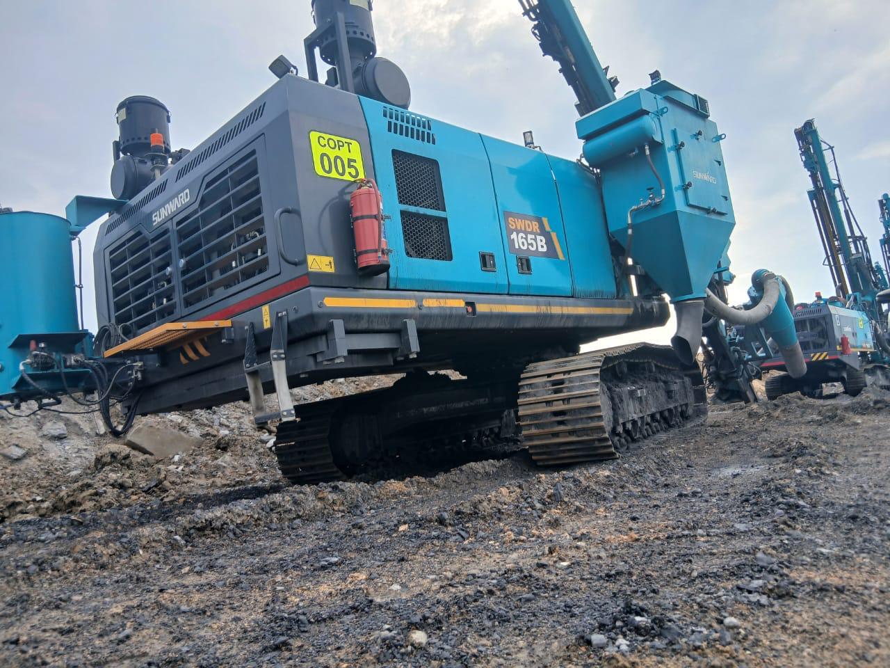 Sunward SWDR 165B rig with dust collector on a blast pattern